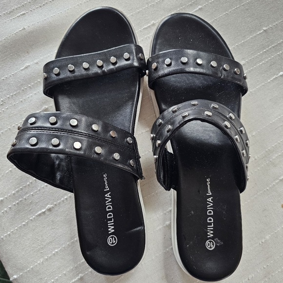 Wild diva black studded slide sandal size 10 - Picture 3 of 5